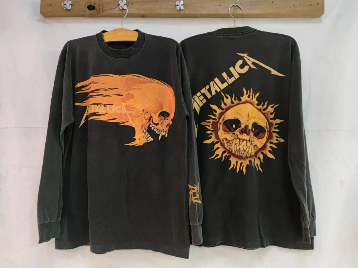 Retro-Inspired 1994 Metallica Long Sleeve T-Shirt: A Modern Tribute with Vintage Flair