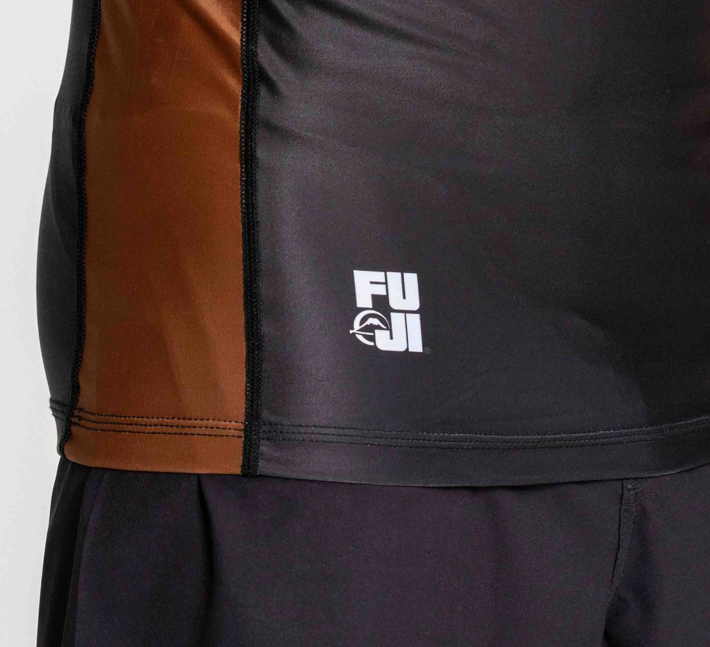 Six Blades Short Sleeve Rashguard Brown