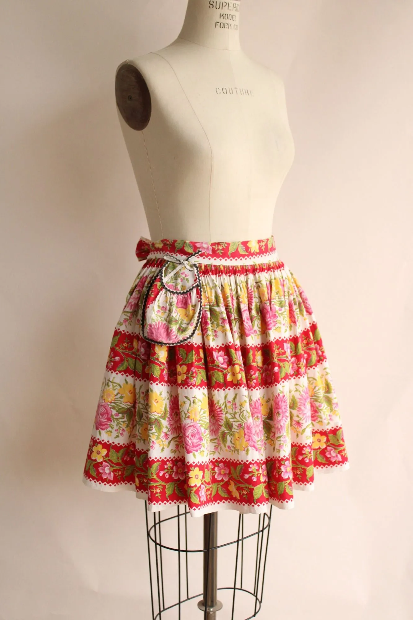 Vintage 1960s Pink and Yellow Rose Floral Print Cotton Half Apron with Pocket