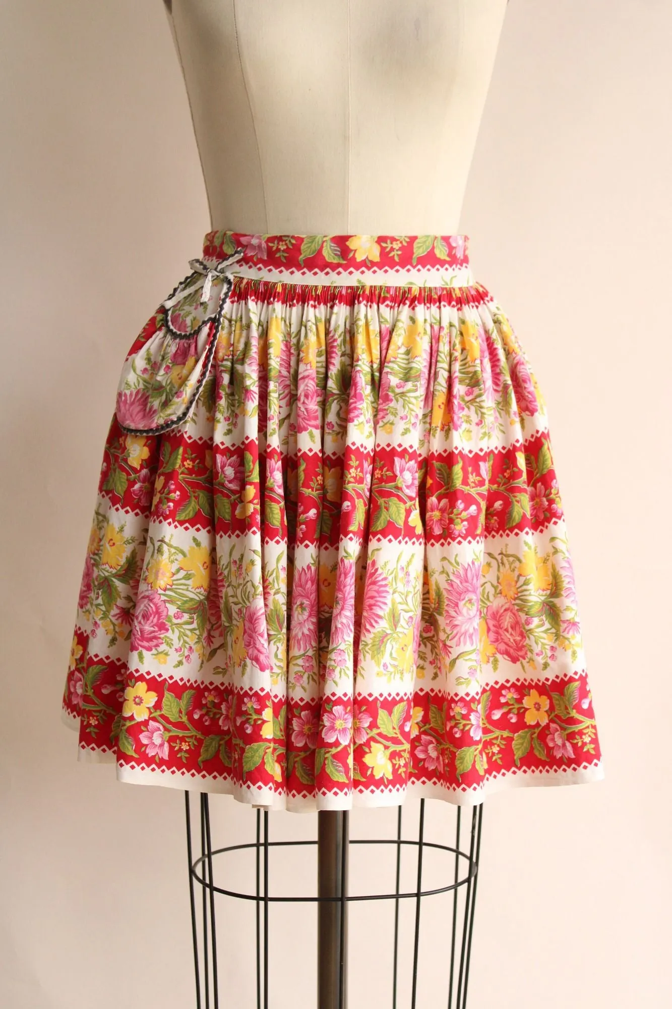 Vintage 1960s Pink and Yellow Rose Floral Print Cotton Half Apron with Pocket